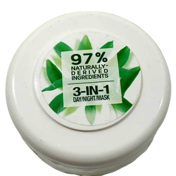 Garnier SkinActive Balancing 3 in 1 Moisturizer Day Night Mask Green Tea 6.75 oz - Picture 3 of 16